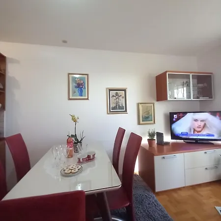 Apartman Harmony - Pleasant And Comfortable Place With A Balcony And A Secured Garage