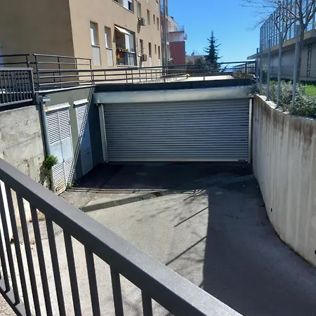 Harmony - Balcony And Free Secure Garage 아파트 *