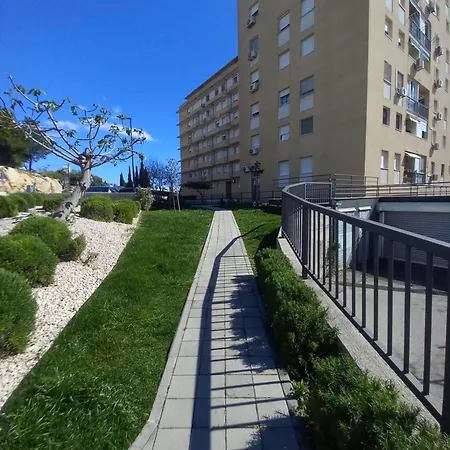 Harmony - Pleasant And Comfortable Place With A Balcony And A Secured Garage Apartman