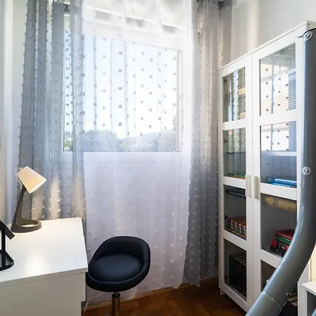 Harmony - Balcony And Free Secure Garage 아파트 *