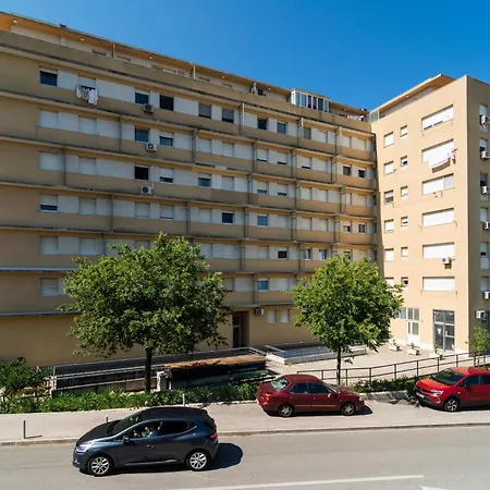 Harmony - Balcony And Free Secure Garage 아파트 *