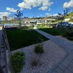 Harmony - Balcony And Free Secure Garage Apartman *