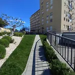 Harmony - Balcony And Free Secure Garage Apartman