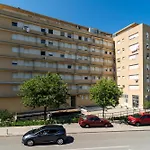 Harmony - Balcony And Free Secure Garage Apartman *