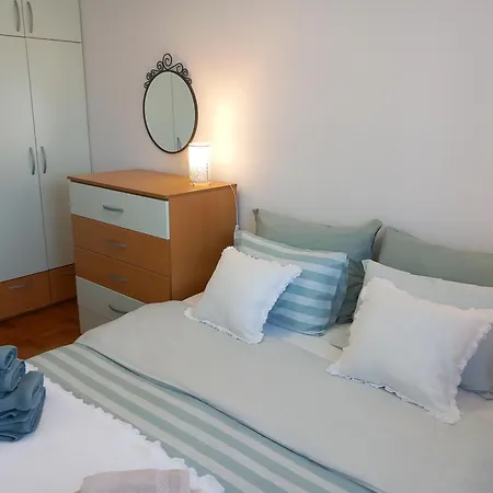 Harmony - Pleasant And Comfortable Place With A Balcony And A Secured Garage * Spalato