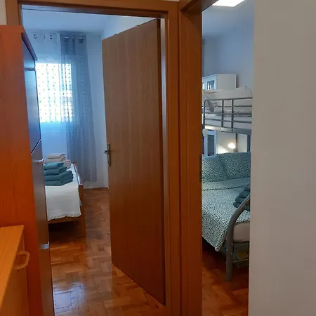 Harmony - Pleasant And Comfortable Place With A Balcony And A Secured Garage * Spalato