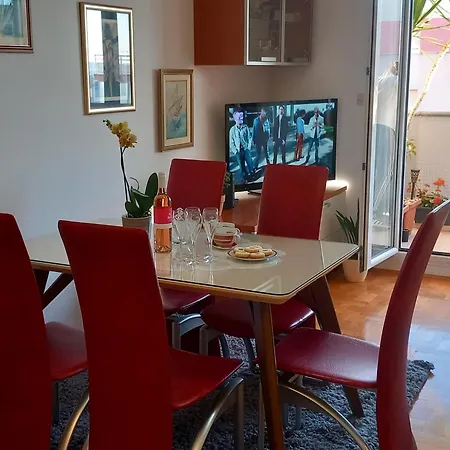 Harmony - Pleasant And Comfortable Place With A Balcony And A Secured Garage Spalato