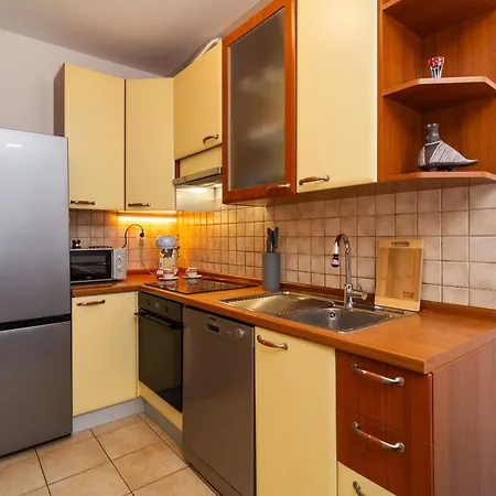 Apartman Harmony - Pleasant And Comfortable Place With A Balcony And A Secured Garage