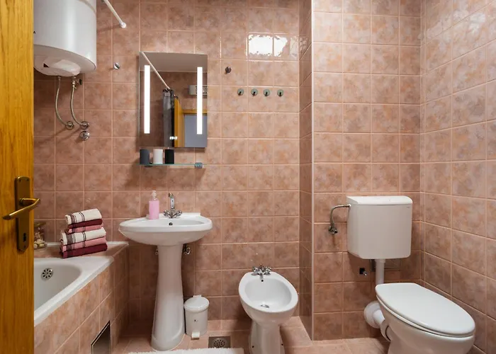 Apartman Harmony - Pleasant And Comfortable Place With A Balcony And A Secured Garage